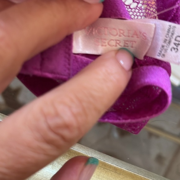 Victoria’s Secret Lightly Padded Bra 34D - Picture 3 of 3